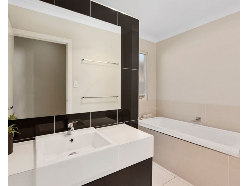 261a Geddes Street, Centenary Heights QLD 4350