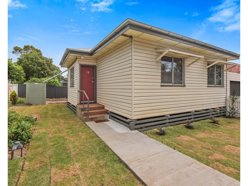 19 Edith Street, Newtown QLD 4350