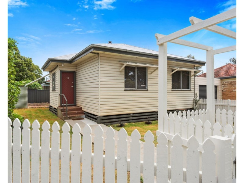 19 Edith Street, Newtown QLD 4350