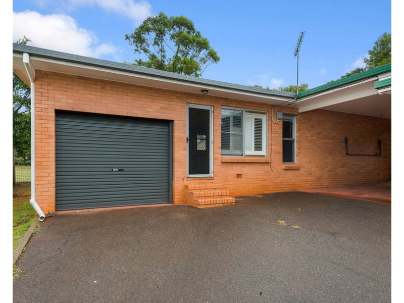 3/128 Long Street, Centenary Heights QLD 4350