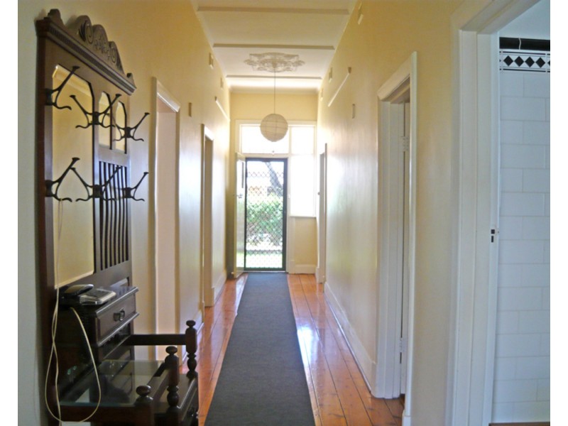 8 Fourth Avenue, Cheltenham SA 5014