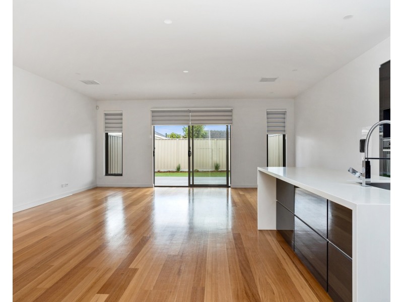 5  Lomond Court, West Lakes SA 5021