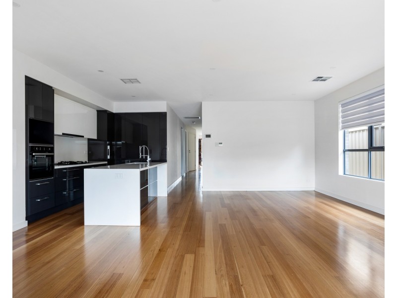 5  Lomond Court, West Lakes SA 5021