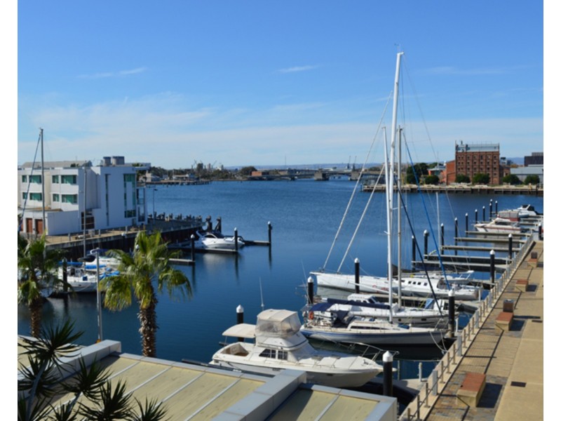 301/1-2 Tarni Court, New Port SA 5015