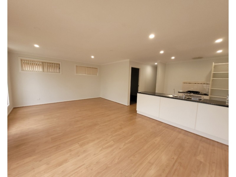 10 Regent Street, Pennington SA 5013