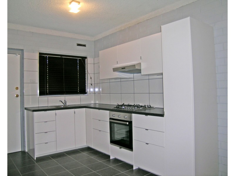 2/10 Angas Street, Alberton SA 5014