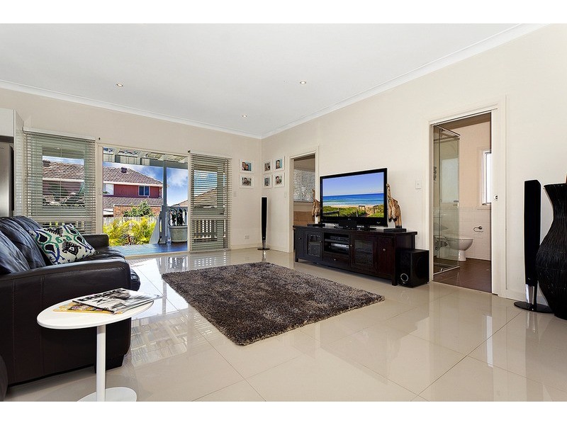 235 Warringah  Road, Beacon Hill NSW 2100
