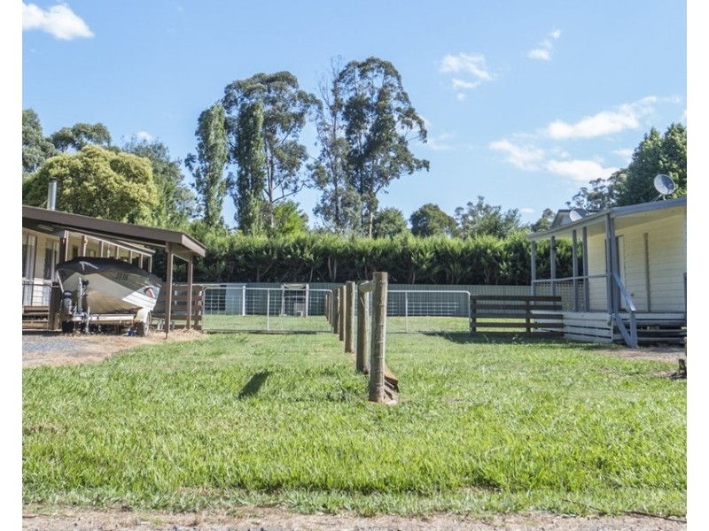 9A & 9B Aroona Drive, Buxton VIC 3711