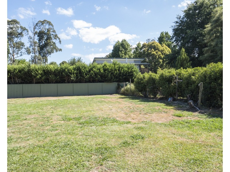 9A & 9B Aroona Drive, Buxton VIC 3711