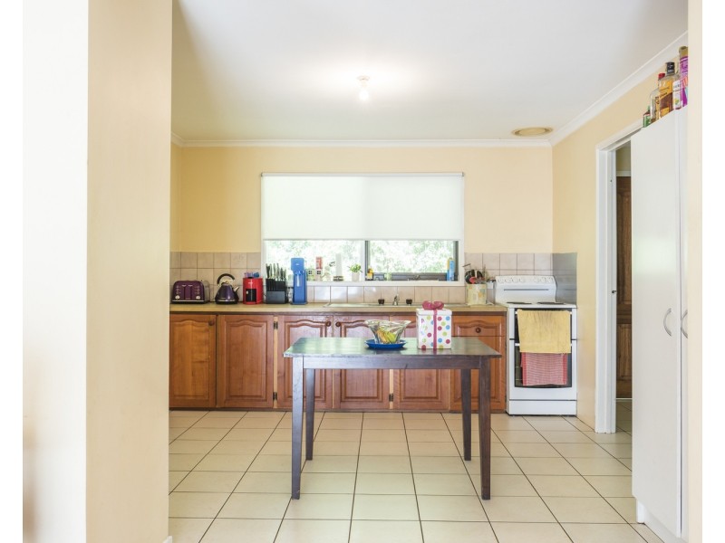 9A & 9B Aroona Drive, Buxton VIC 3711