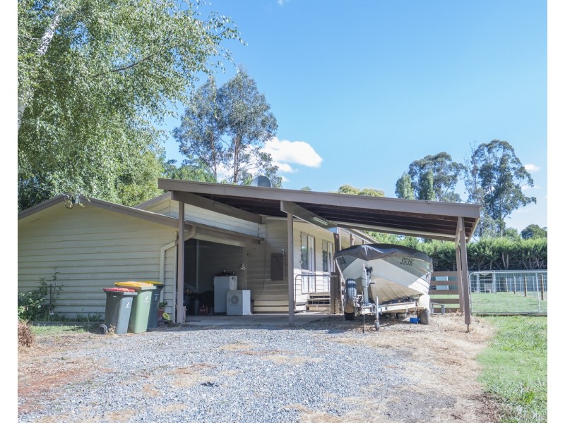 9A & 9B Aroona Drive, Buxton VIC 3711
