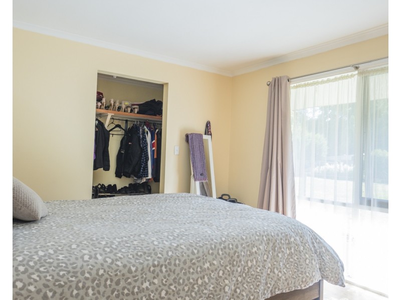 9A & 9B Aroona Drive, Buxton VIC 3711