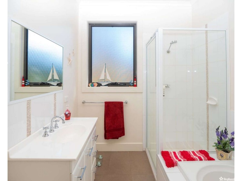 1  Church Lane, Buxton VIC 3711