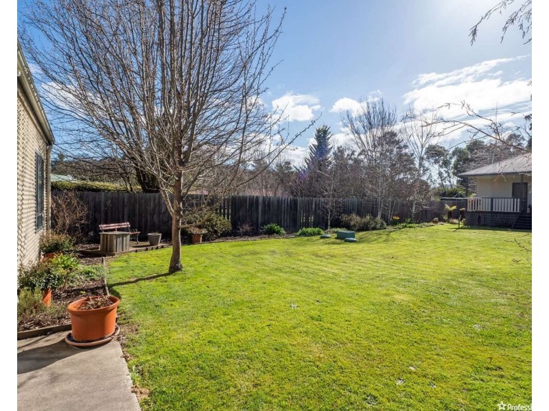 1  Church Lane, Buxton VIC 3711