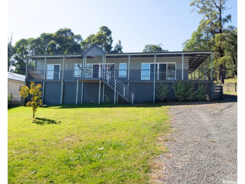 17 HILL Avenue, Marysville VIC 3779