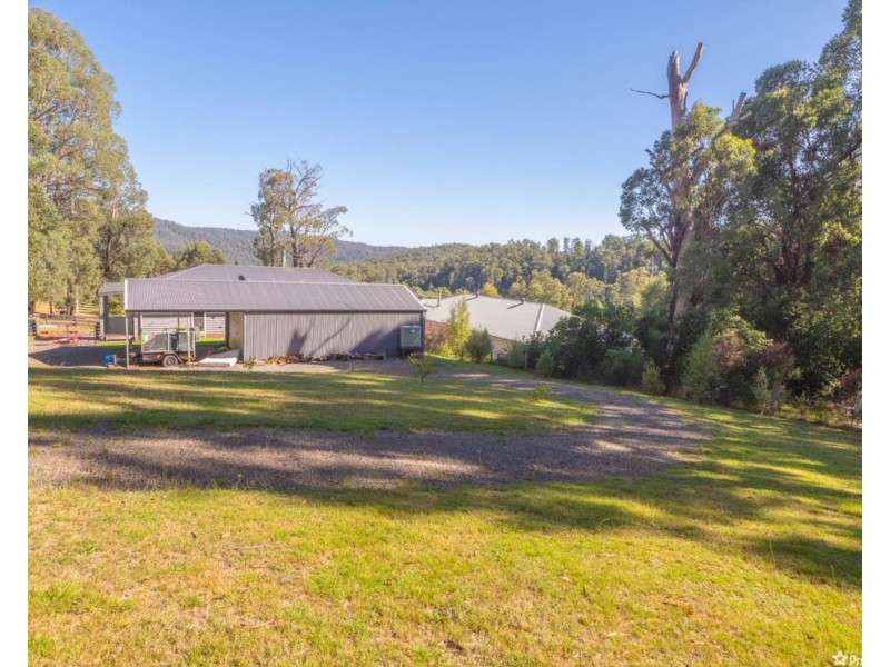 17 HILL Avenue, Marysville VIC 3779
