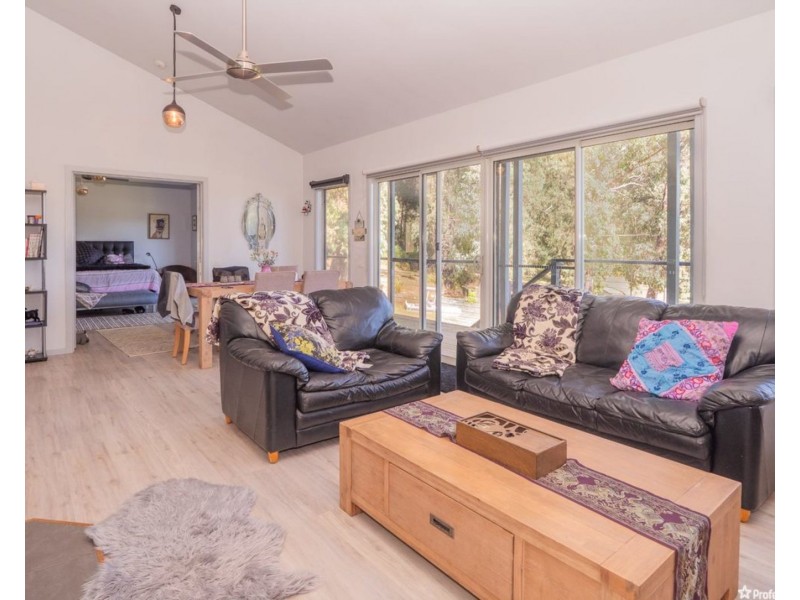 17 HILL Avenue, Marysville VIC 3779