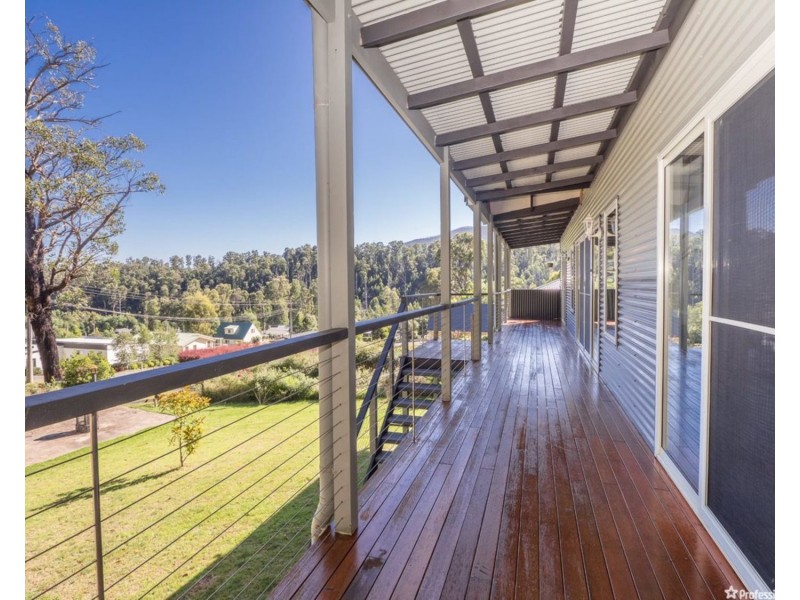 17 HILL Avenue, Marysville VIC 3779
