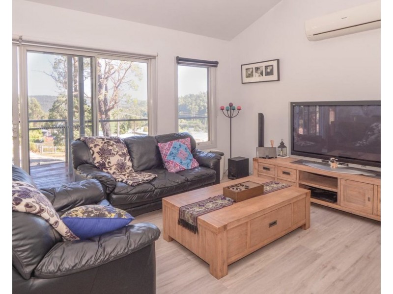 17 HILL Avenue, Marysville VIC 3779