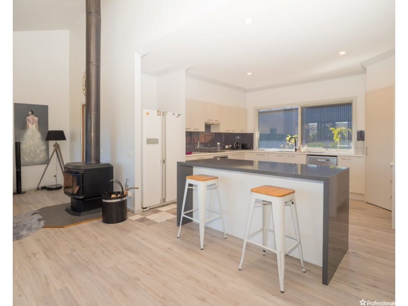 17 HILL Avenue, Marysville VIC 3779