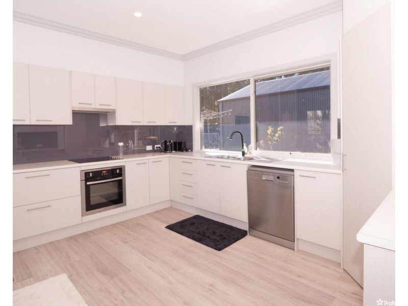 17 HILL Avenue, Marysville VIC 3779