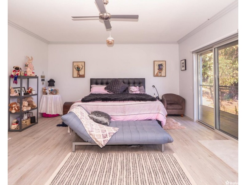 17 HILL Avenue, Marysville VIC 3779