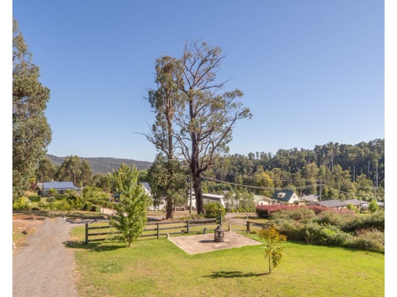 17 HILL Avenue, Marysville VIC 3779