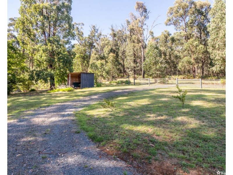 17 HILL Avenue, Marysville VIC 3779