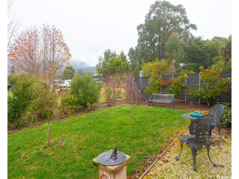 2/38 Falls Road, Marysville VIC 3779