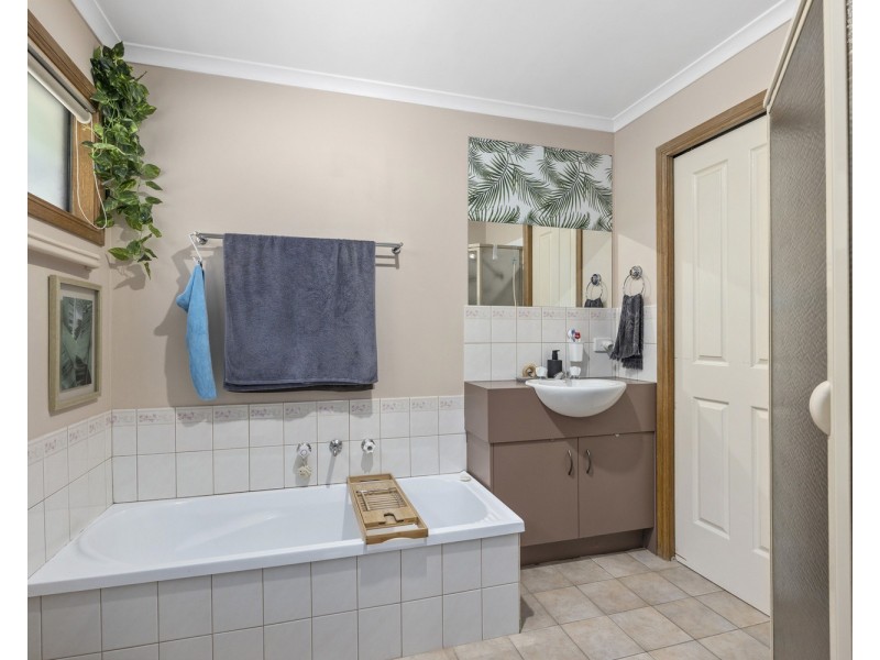 12 Gwinganna Place, Buxton VIC 3711