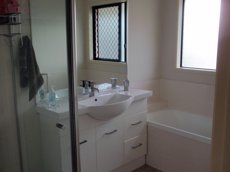 Glan Devon QLD 4615
