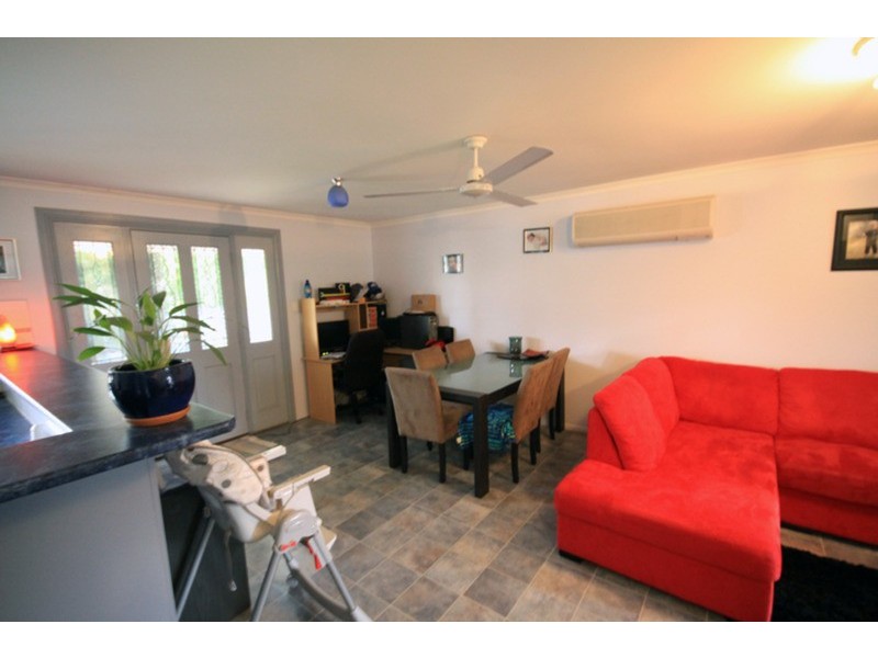 35 Cairns Street, Nanango QLD 4615
