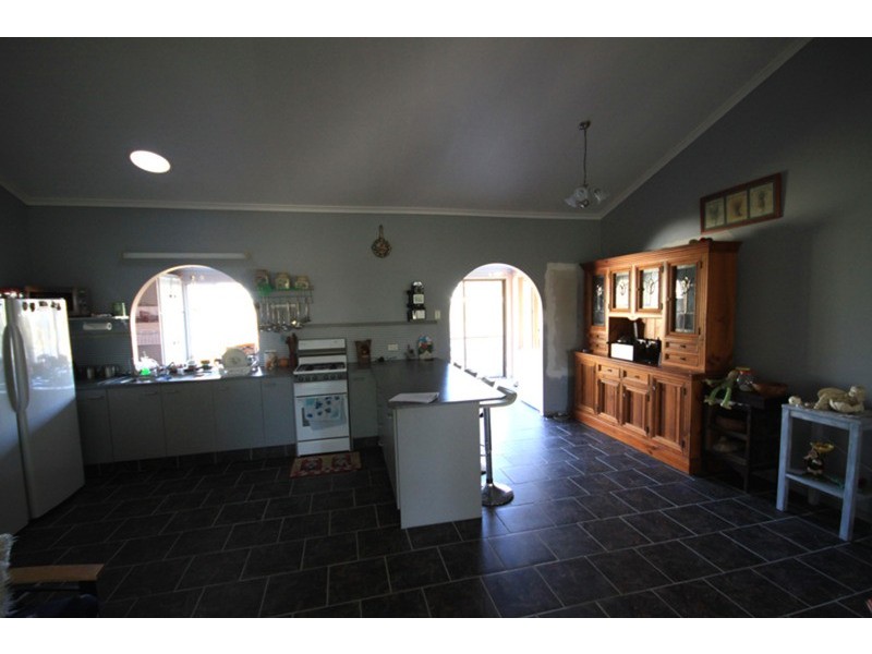 301 Carbeen Crescent, Nanango QLD 4615