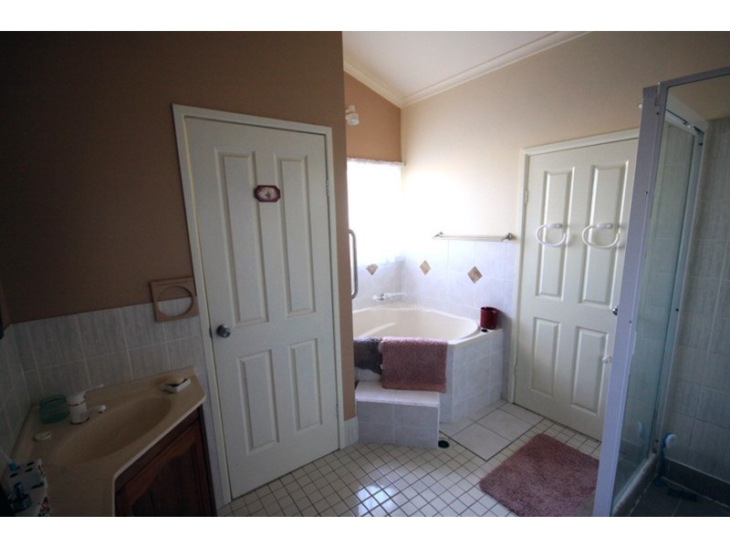 301 Carbeen Crescent, Nanango QLD 4615