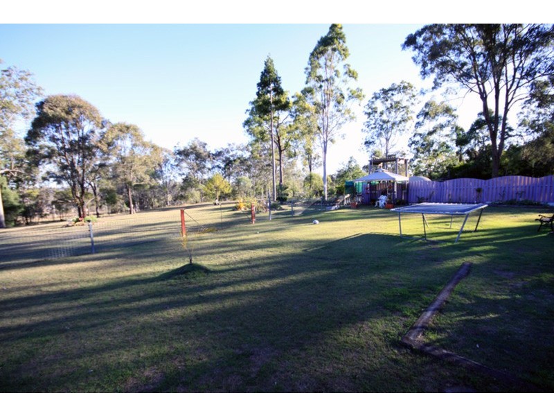 301 Carbeen Crescent, Nanango QLD 4615