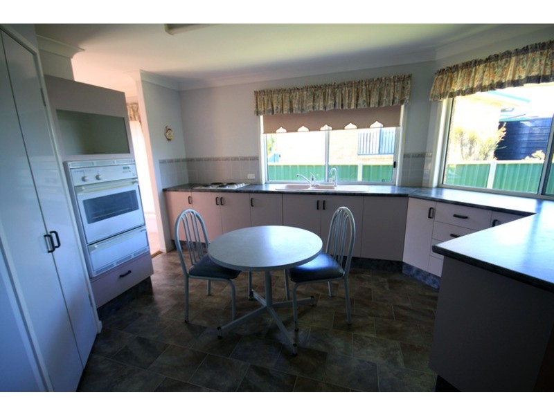 1 Nevin Court, Kingaroy QLD 4610