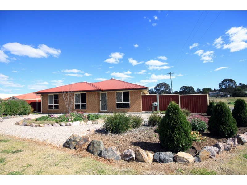 94 Windsor  Circle, Kingaroy QLD 4610