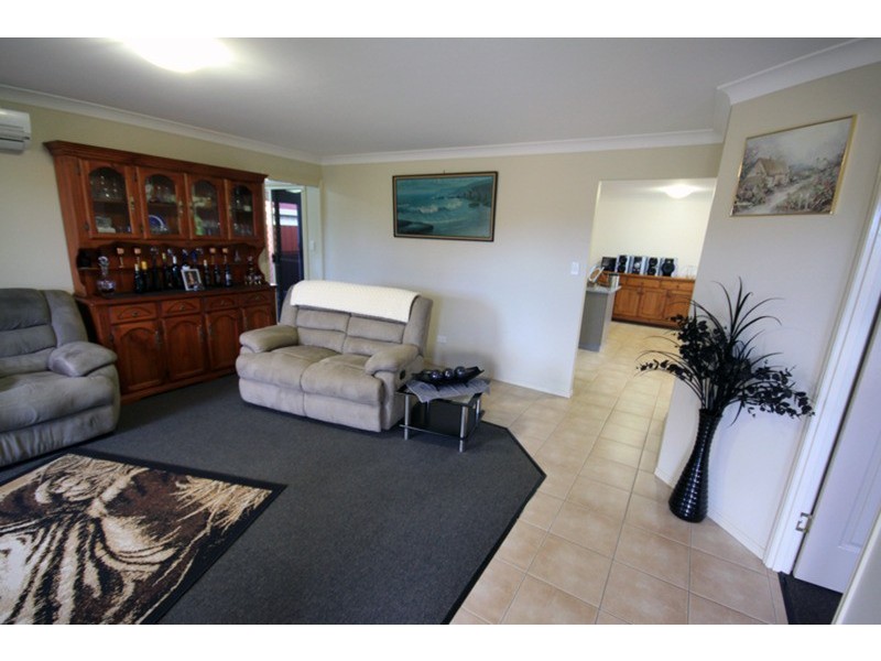 94 Windsor  Circle, Kingaroy QLD 4610