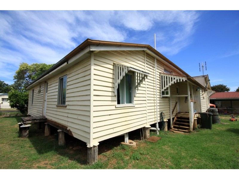 19 Burnett Street, Kingaroy QLD 4610