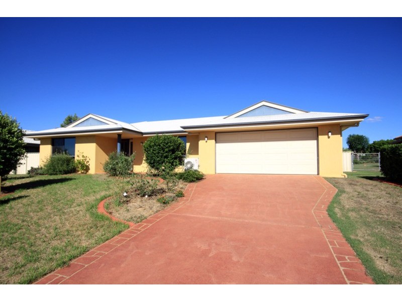 8 Avocado Crescent, Kingaroy QLD 4610