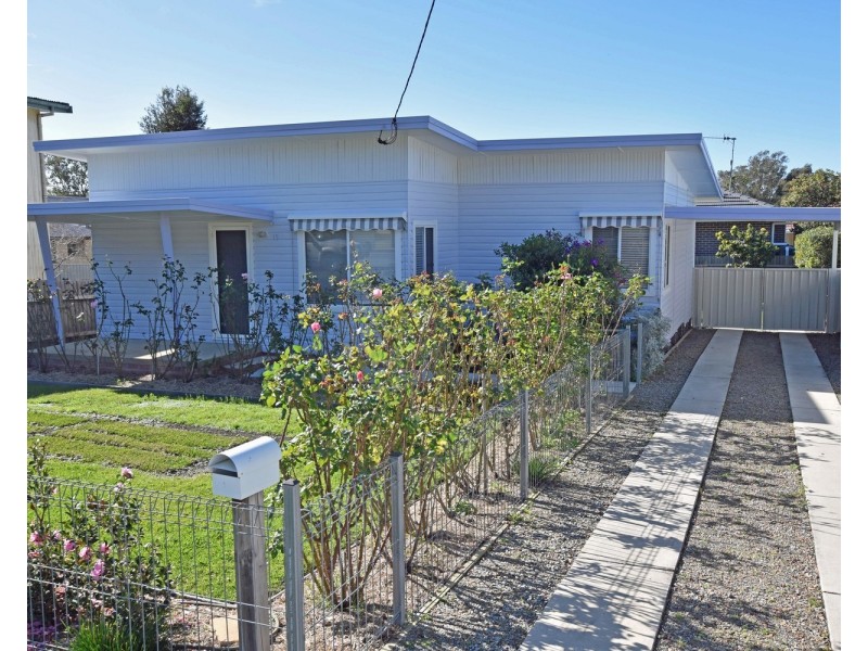 19 Lake Street, Laurieton NSW 2443