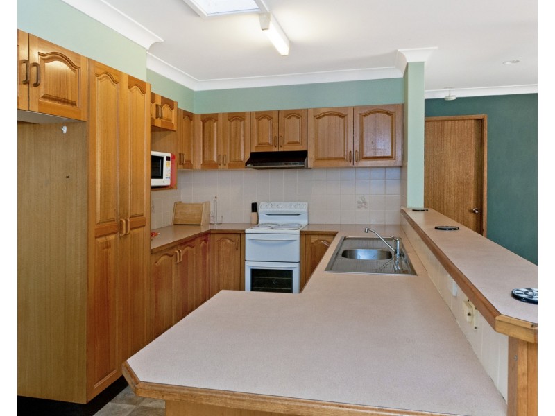 24 Fiona Crescent, Lake Cathie NSW 2445
