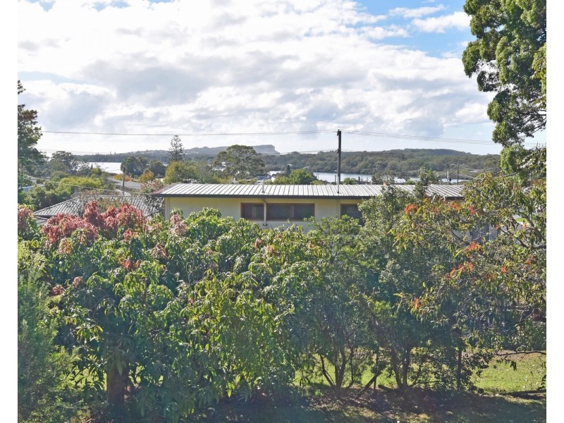 21 Peach Grove, Laurieton NSW 2443
