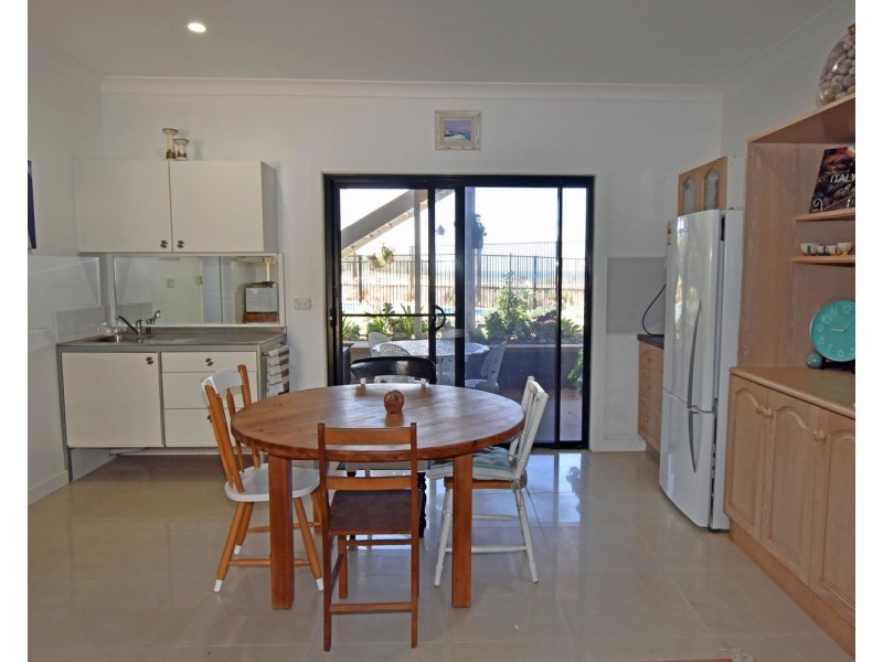 2 Seaview Avenue, Dunbogan NSW 2443