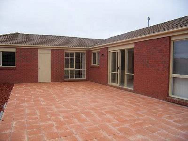 7 Sunnypark Close, Gisborne VIC 3437