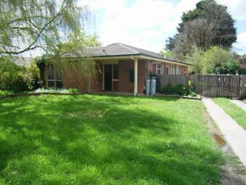 27 Anslow Street, Woodend VIC 3442