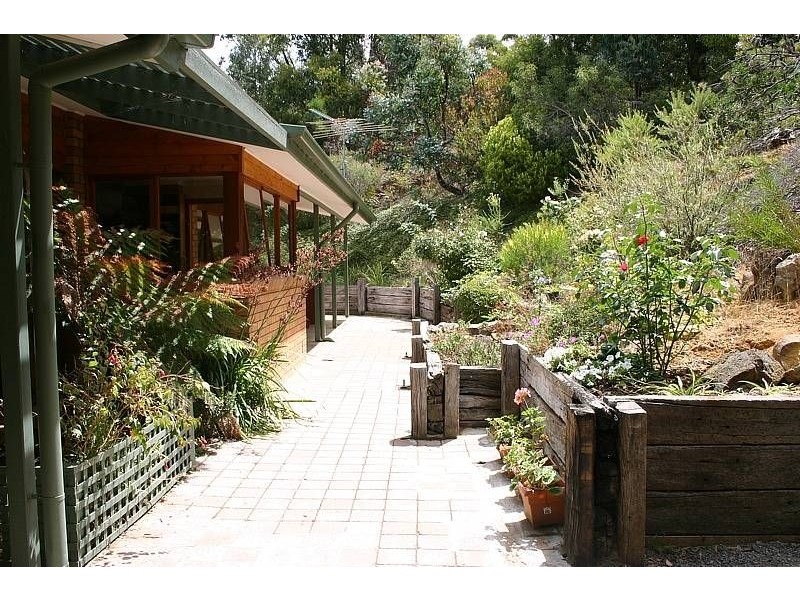 81 Mt Robertsons Road, New Gisborne VIC 3438