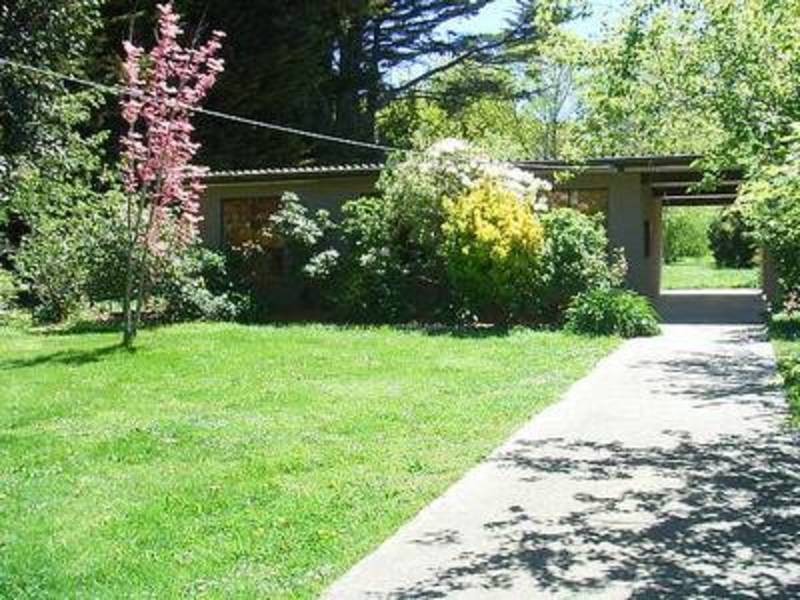 14 Douglas Road, Mount Macedon VIC 3441