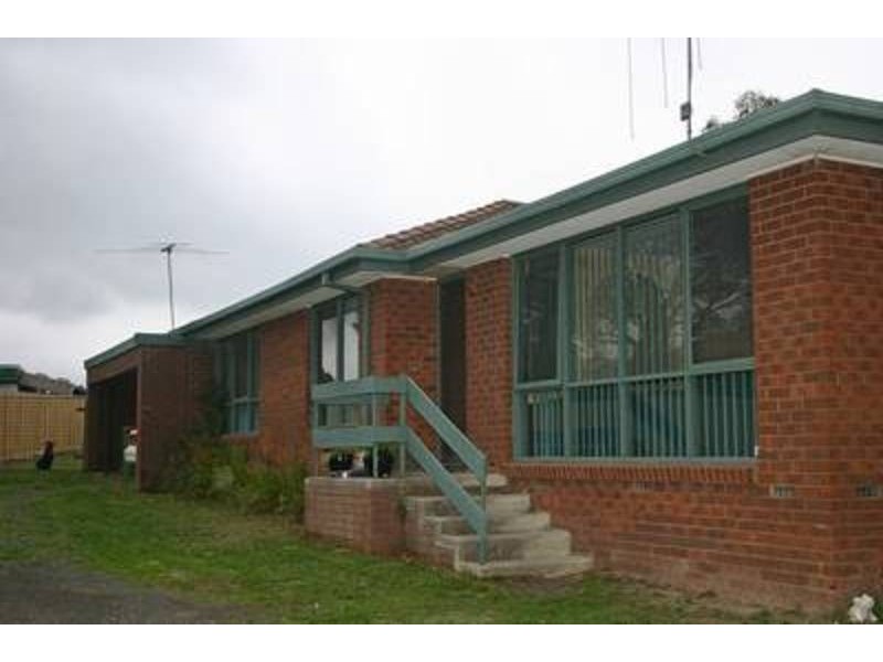 18 Russell Street, Woodend VIC 3442