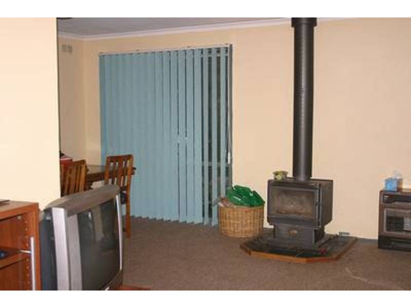 18 Russell Street, Woodend VIC 3442